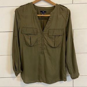 Gap Dark Olive Long Sleeve Half Button Down Blouse. Size XSmall. EUC